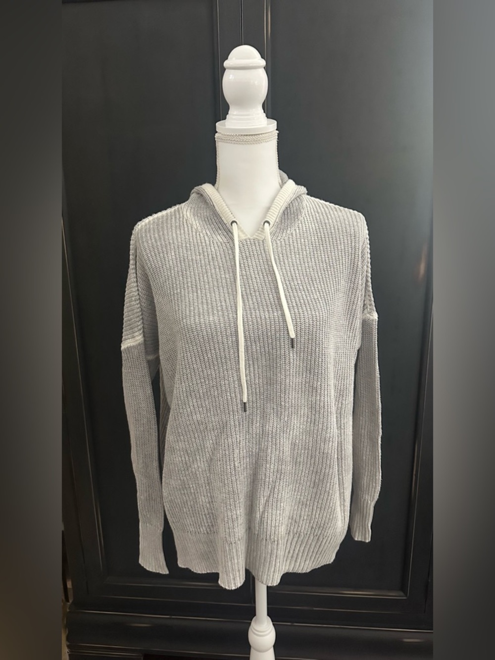 American Eagle Outfitters Light Gray Hoodie Sweater